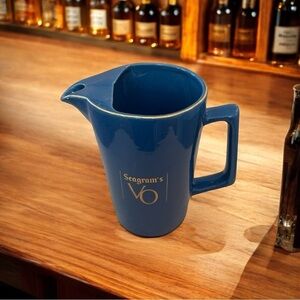 VINTAGE SEAGRAM'S VO CANADIAN WHISKY PUB JUG/PITCHER LITE BLUE. MADE IN CANADA
